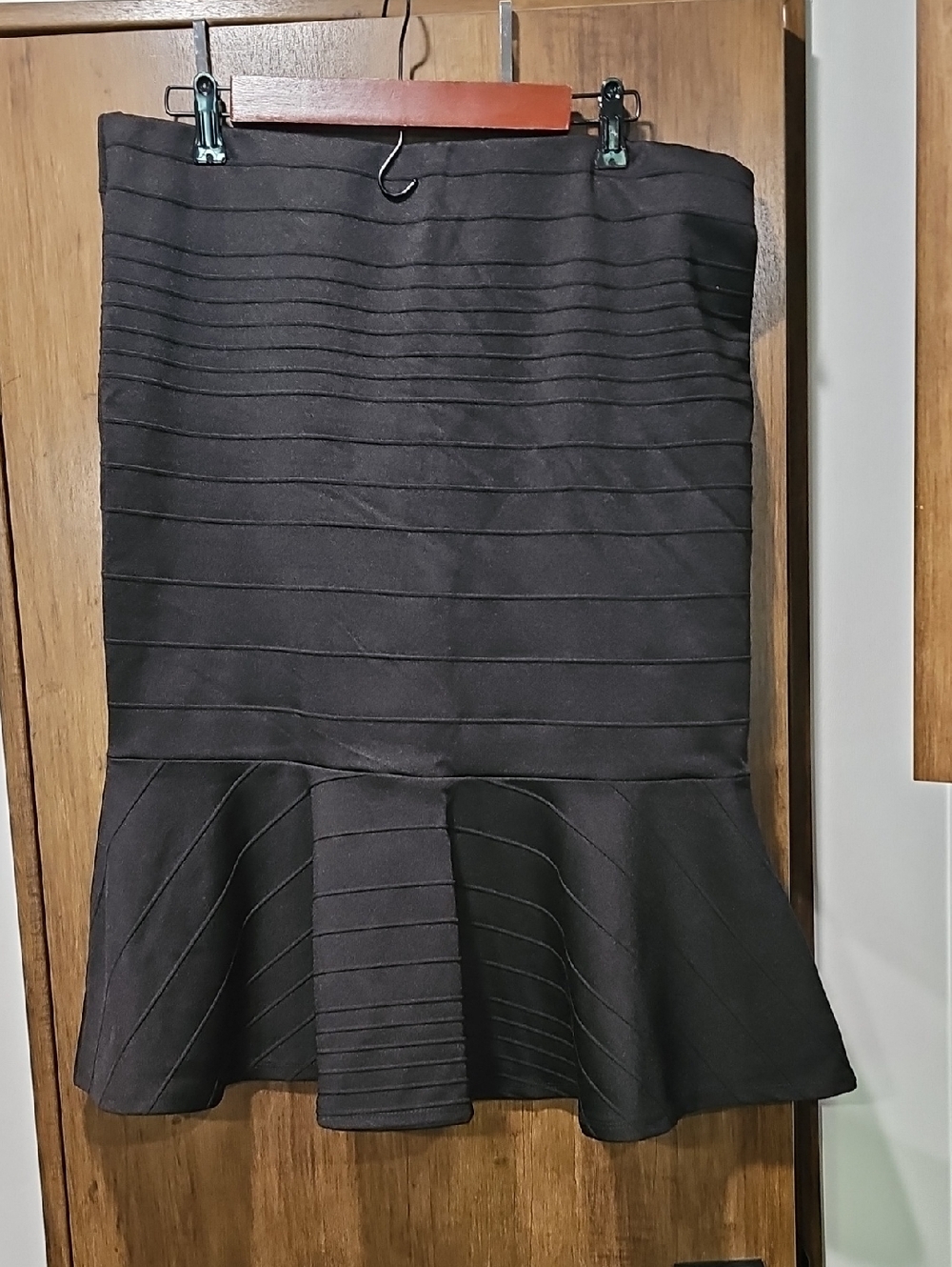 Black Flared-Hem Pencil Skirt - Women